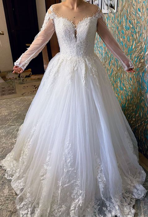 Свадебное платье со шлейфом