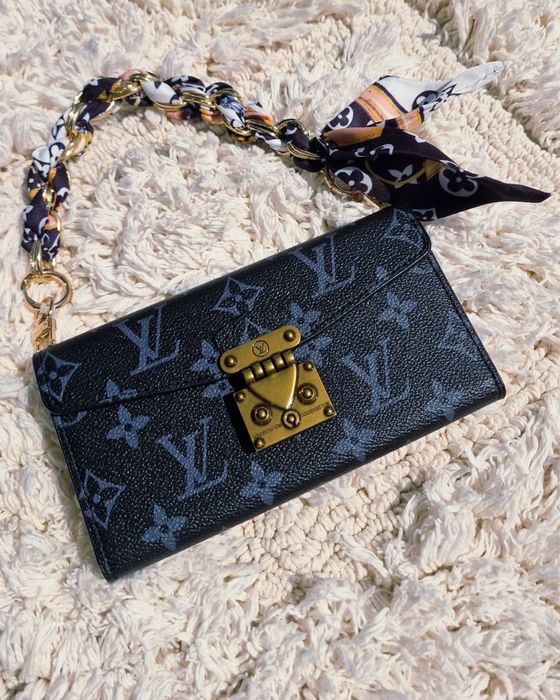 Luxury trunk phone case with chain scarf  Iphone 17 Pro Max