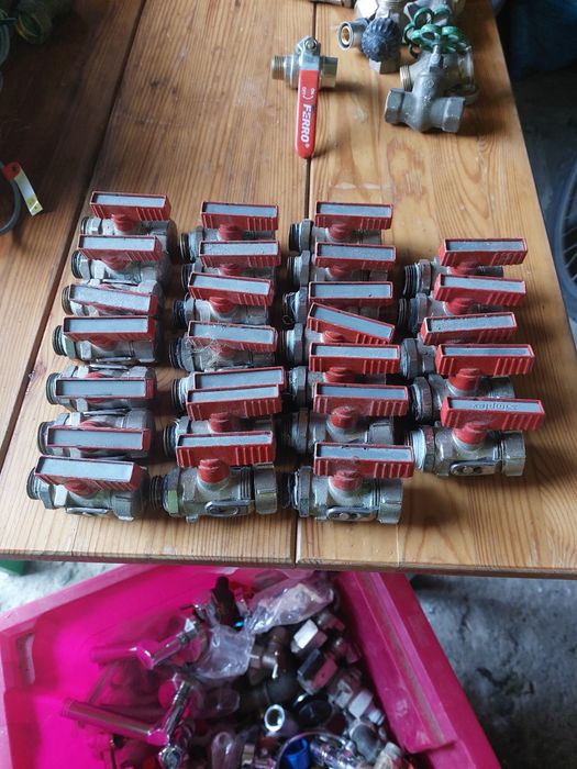 Vând robineți de toate felurile