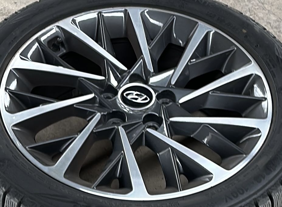 Продам оригинальные литые диски от Hyundai Sonata в хорошем состоянии.
