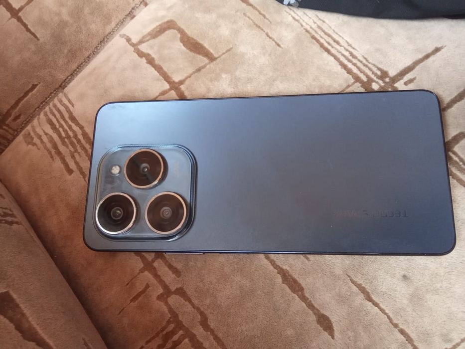 ПРОДАМ ТЕЛЕФОН техно Спарк 20 про