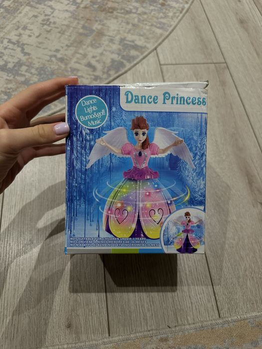 Танцующая кукла