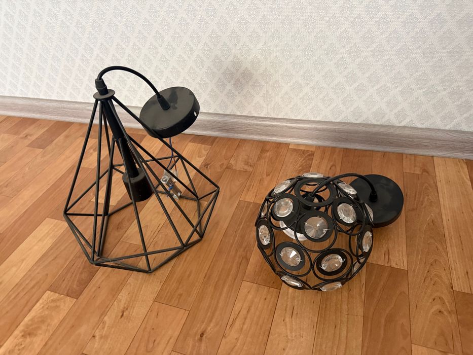 Продам две люстры