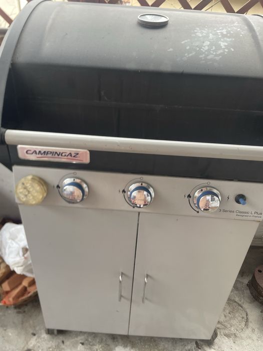 Gratar de exterior pe gaz