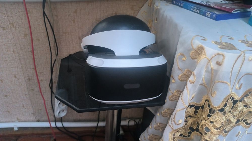 Продам PS4 с VR очками