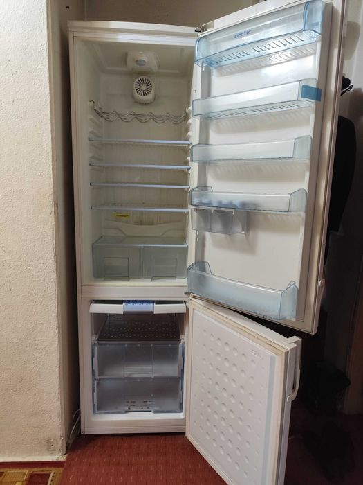 Combina frigorifica Arctic K386, Capacitate 331 L, Clasa A, Alb