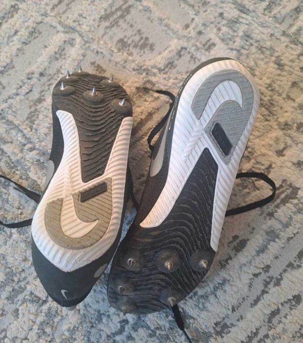 Adidasi Nike atletism