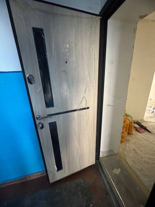 Продается железная дверь