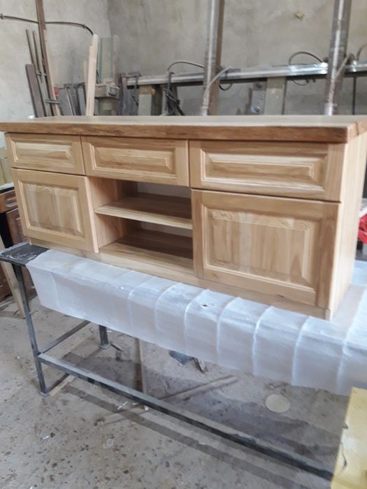 Тв шкаф изцяло от масив дъб