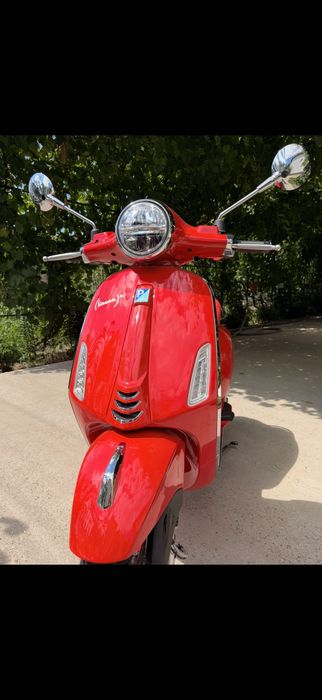 Vespa Primavera 125 Red Ediție Specială, cu 0 km bord