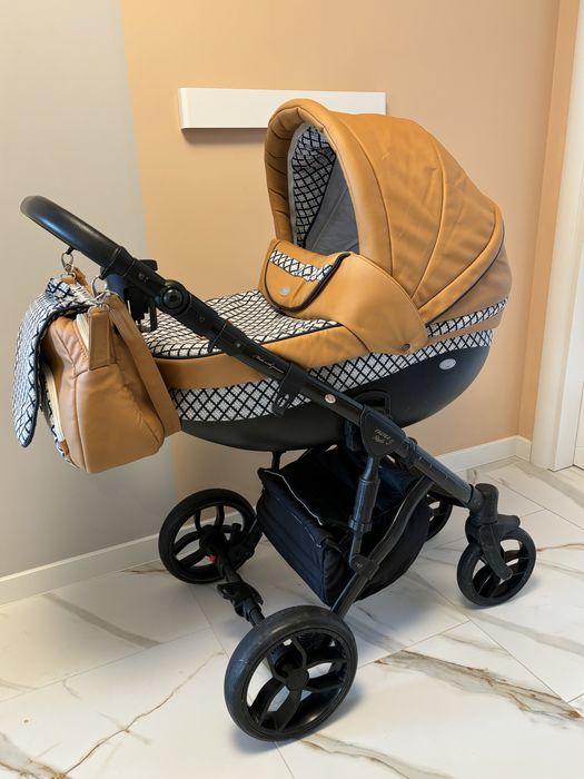 Бебешка количка 3в1 Baby Merc Faster 3; Еко кожа, черно шаси