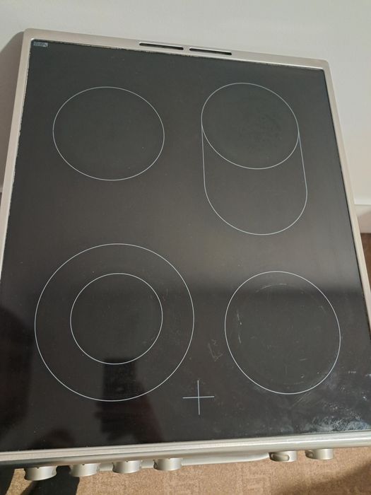 Plită cu cuptor electrică