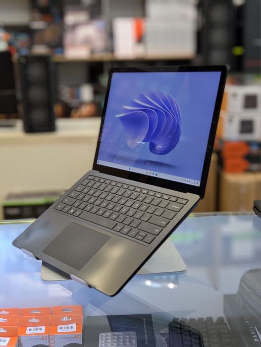 Microsft laptop 5 16/512 gb holati yaxshi