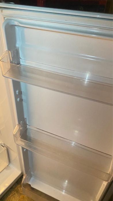 холодилник  продам срочна робает