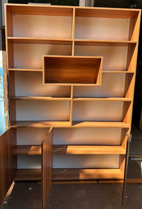 Biblioteca cu rafturi; Dulap cu spatii de depozitare; Biblioraft