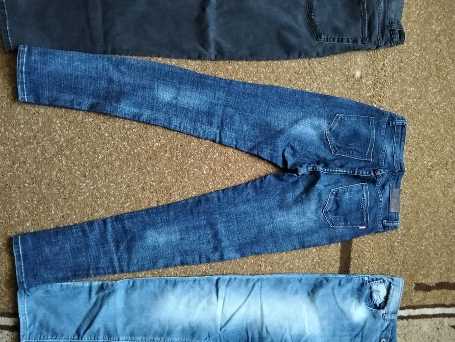 Продам женские джинсы.