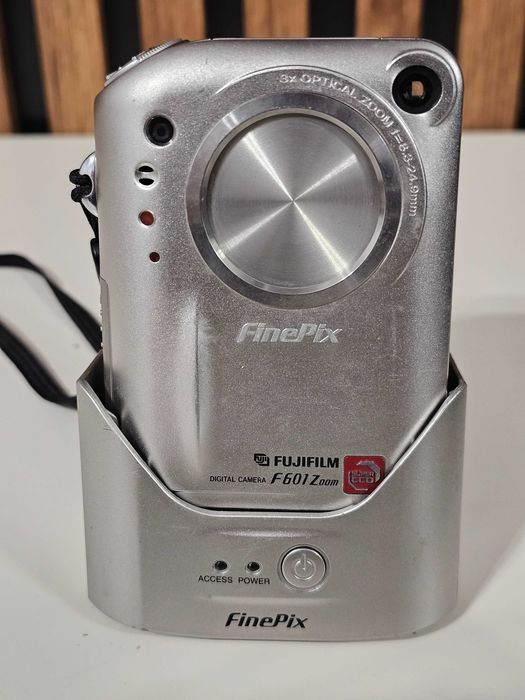 Y2K rar Aparat foto digital compact Fujifilm F601 Zoom 3.1MP 3xZoom