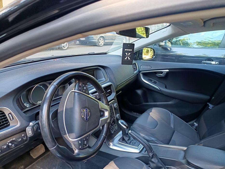 VOLVO  V40  D2 2014