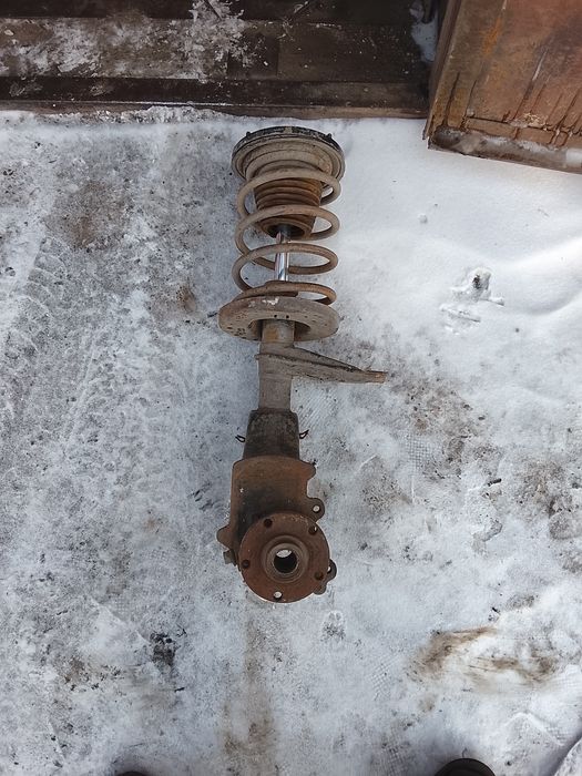 Стойка передняя в сборе Ауди 100 С 4