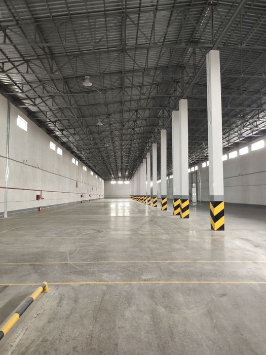 Продаётся склад на гектаре земли