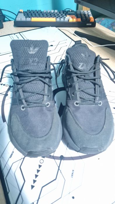 Vand pantofi sport marca Adidas ZX22