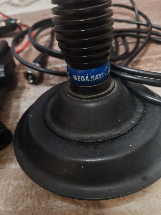 Statie cb tti cu antena .