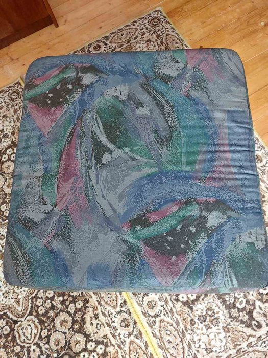 Фотьоил, табуретка