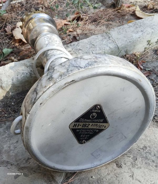 винтажная мраморная настольная лампа, в рабочем состоянии