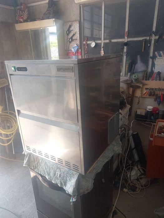Професионален ледогенератор