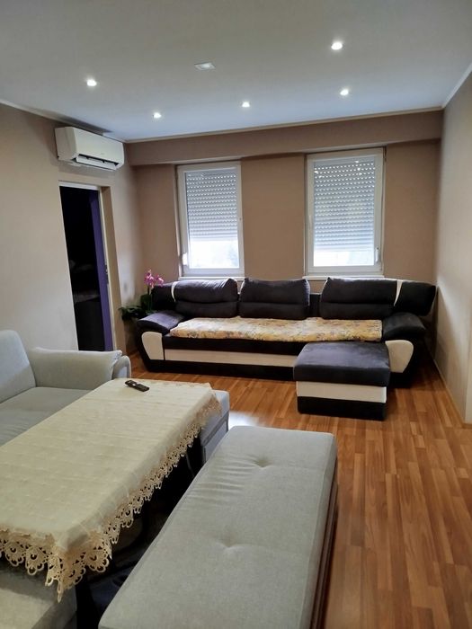 Продавам двустаен апартамент,център