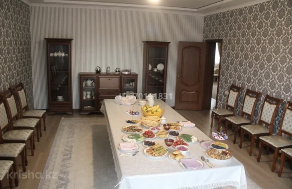Гостевой стол со стульями