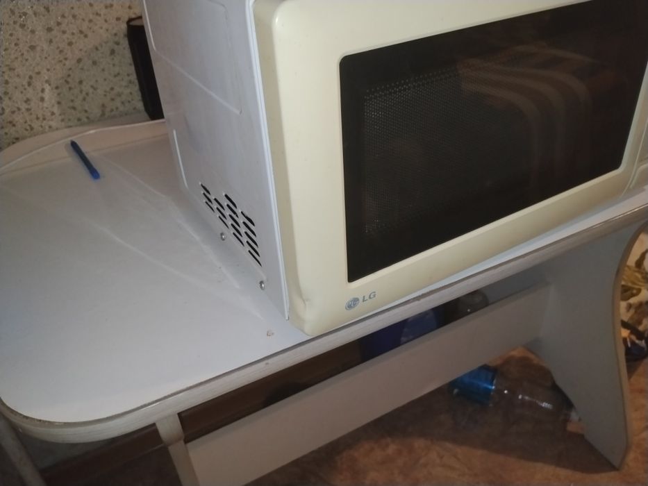 Продам микроволновую печь LG