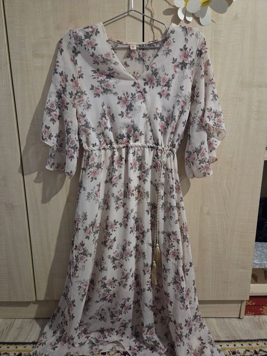 4 ЛЕТНИХ ПЛАТЬЯ, цветочного принта