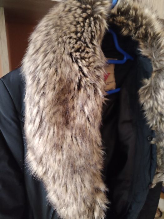 Geacă superbă, elegantă, cambrată, neagră, S