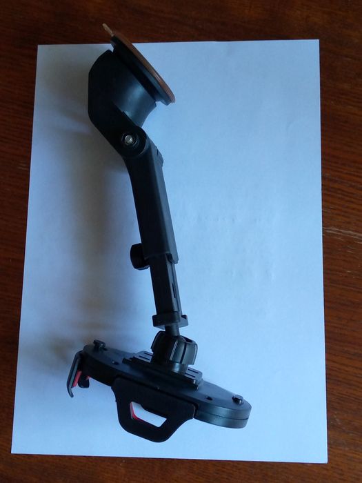 Держатель для телефона и навигатора в автомобиль.