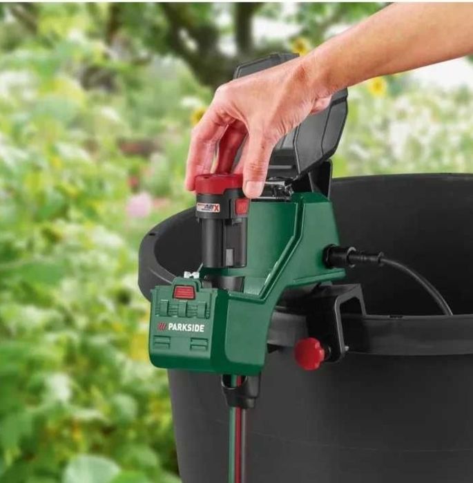 Pompa apa  Parkside cu acumulator și incarcator