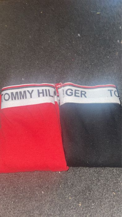 Pack cu set de 2 perechi de boxeri Tommy Hilfiger+curea LV all black