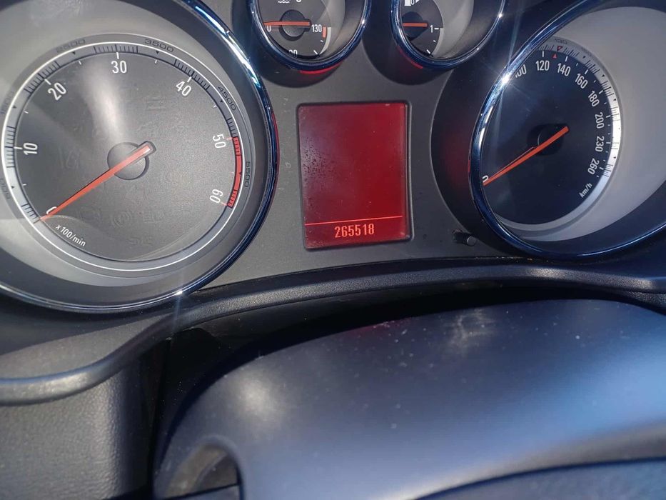 Продавам Opel insignia