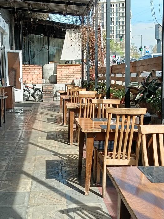 Комплект стол стул сотилади. Холати яхши.