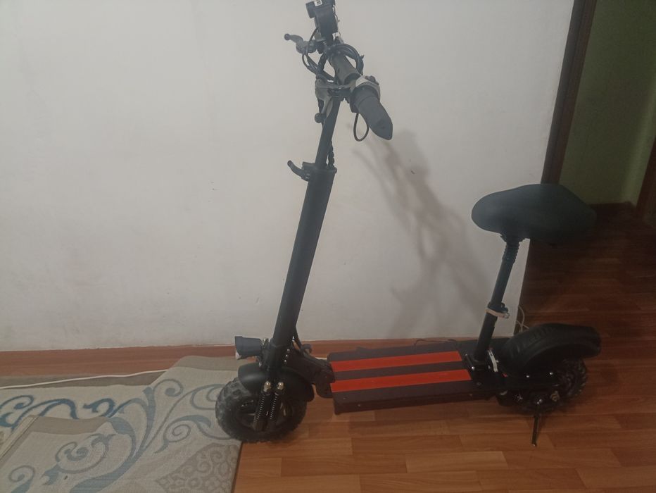 Продам электросамокат новый