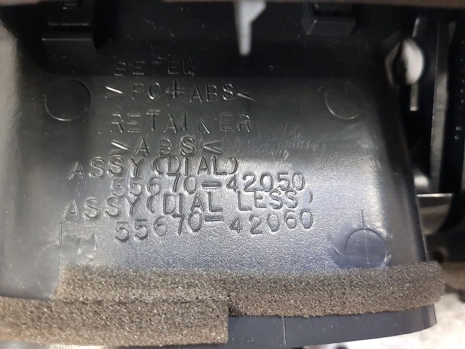 grila ventilatie centrala bord toyota rav-4 3 2008 55670-42060