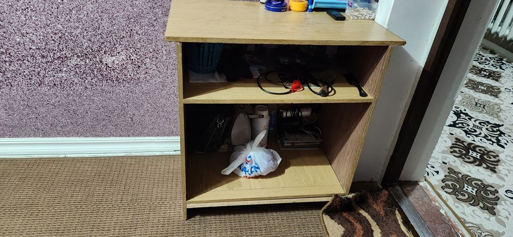 Темир кровать, диван сотилади, тумба кушиб берилади сотиб олганга