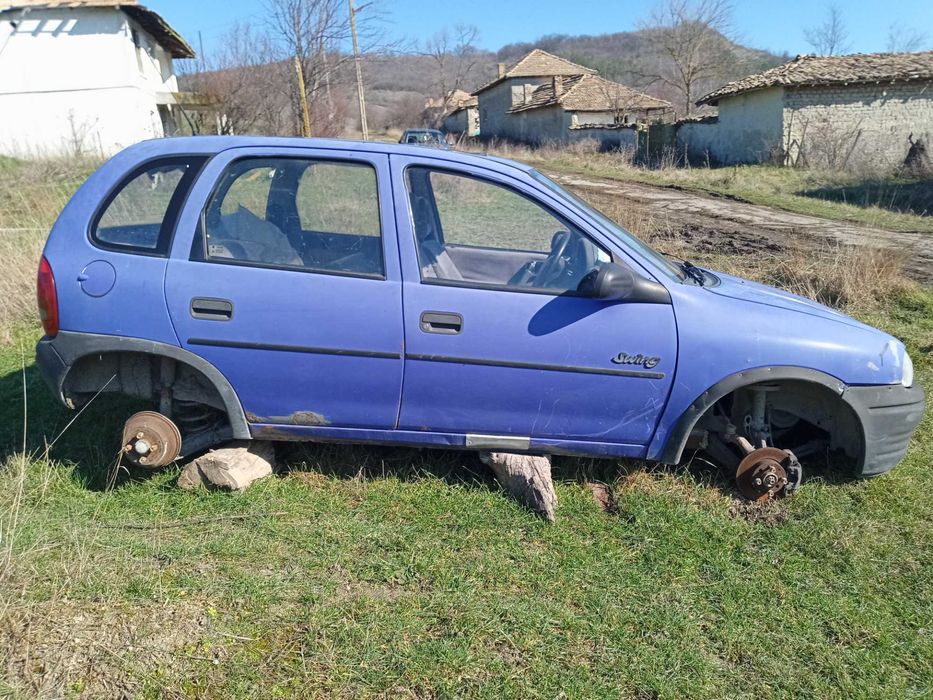 Продавам опел корса 1.4 бензин 1994г