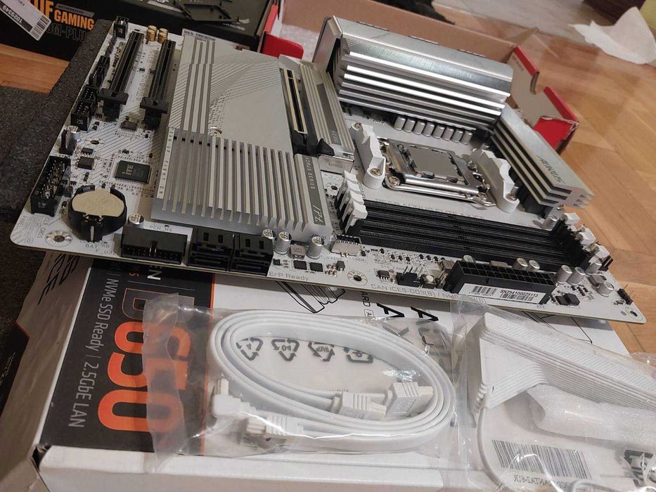 AMD Ryzen 7 9800X3D + Gigabyte B650 Aorus Elite AX ICE Wi-Fi