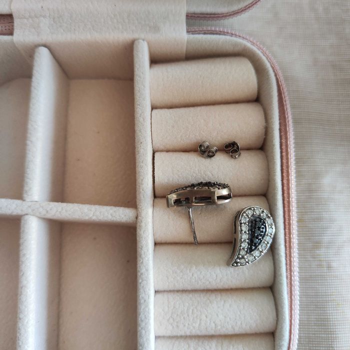 Сребърни обеци с винт