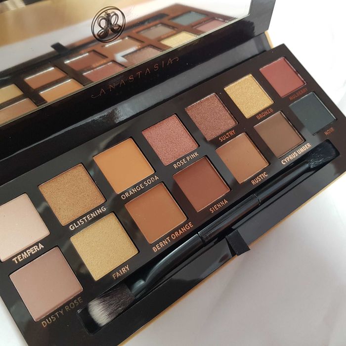 Fard ochi/ Soft Glam Anastasia  BH 14 nuante- cadoul perfect