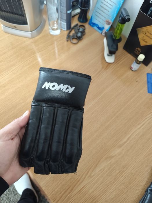 Vând mănuși MMA KWON originale piele