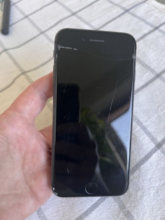 Iphone 8 doar in Brasov, ecran spart 64gb