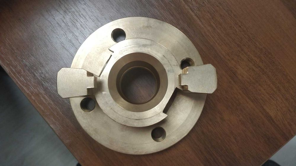 Токарь, токарные - фрезерные работы.