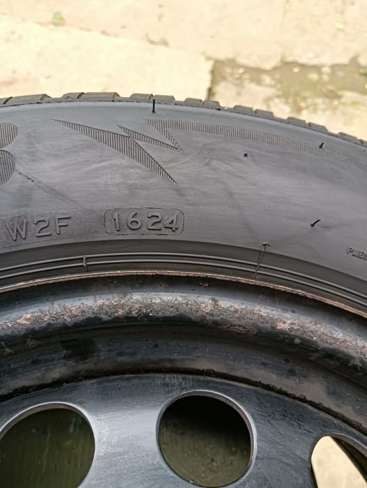 Roți jante și cauciucuri iarnă Ford